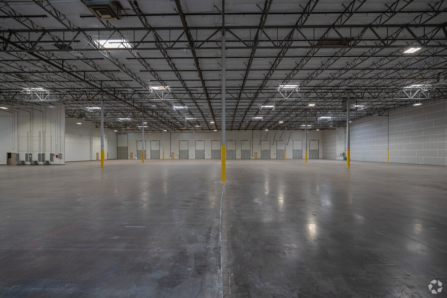 8601 W Jefferson St, Tolleson, AZ for lease - Building Photo - Image 2 of 17
