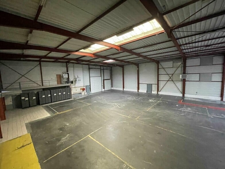 Flex in Corbas for lease - Interior Photo - Image 1 of 12