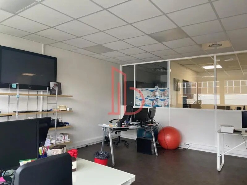 Office in Bordeaux for lease Interior Photo- Image 1 of 5