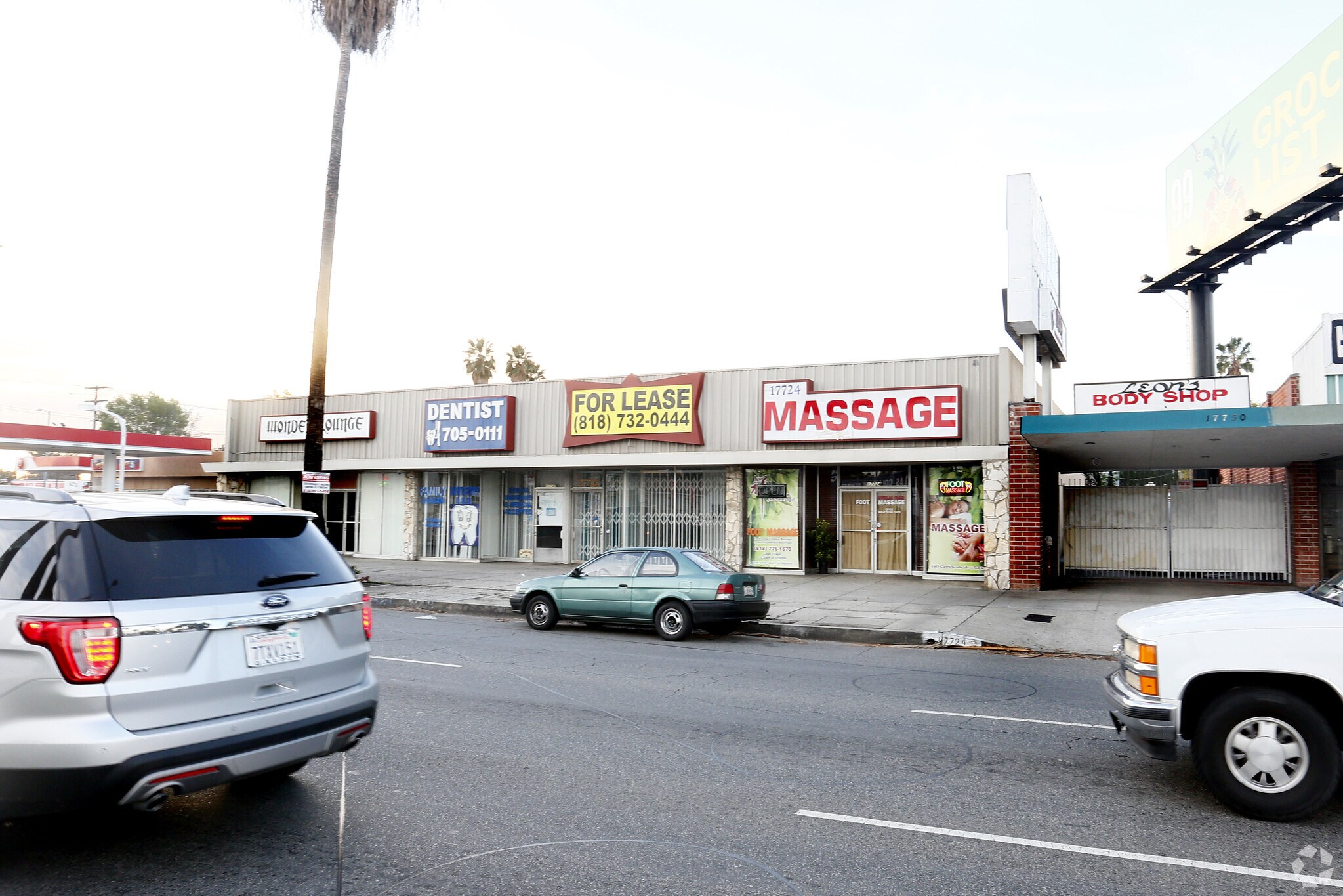 17718-17724 Sherman Way, Reseda, CA à vendre Photo principale- Image 1 de 1