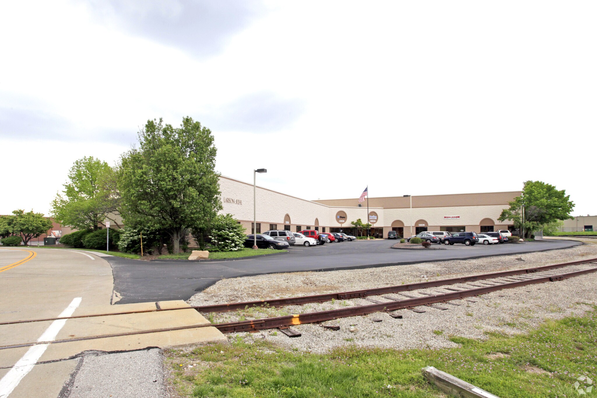 13822-13840 Parks Steed Dr, Earth City, MO à vendre Photo principale- Image 1 de 1