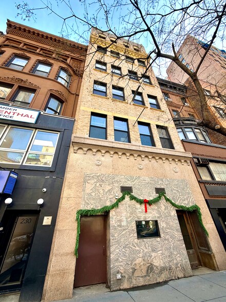 236 W 72nd St, New York, NY à vendre - Photo du bâtiment - Image 2 de 14
