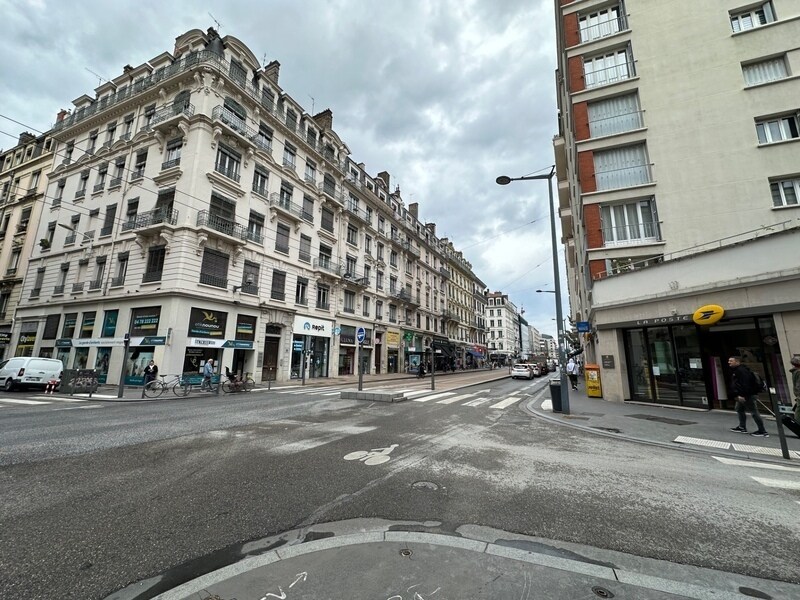 Retail in Lyon 6eme Arrondissement for lease Building Photo- Image 1 of 10