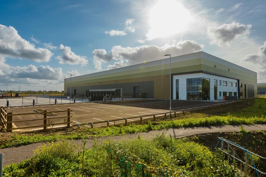C112 Chippenham Rd, Chippenham for lease - Building Photo - Image 2 of 37
