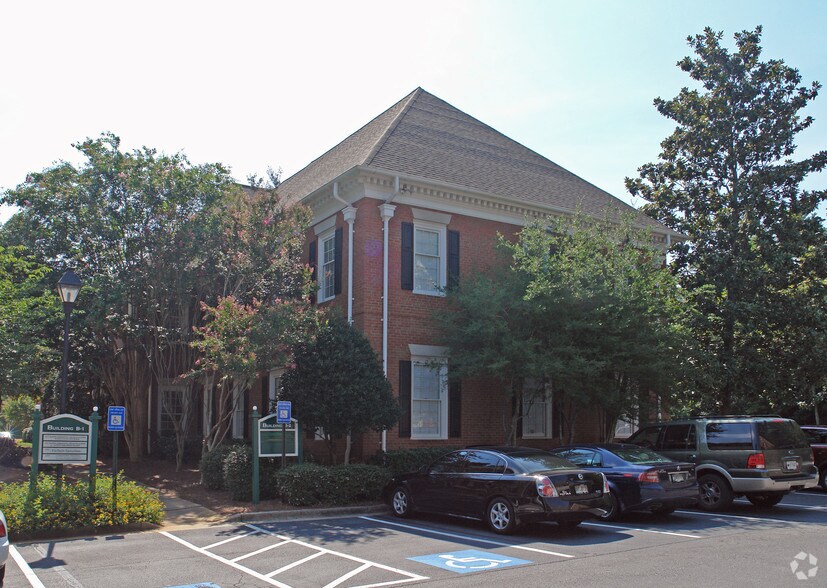 6849 Peachtree Dunwoody Rd NE, Atlanta, GA à louer - Photo du bâtiment - Image 2 de 2