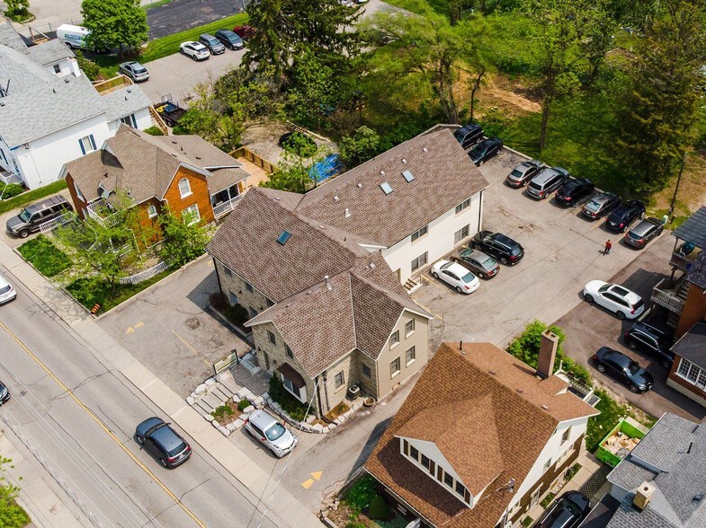 62 Regina St N, Waterloo, ON à vendre - Photo du bâtiment - Image 1 de 1