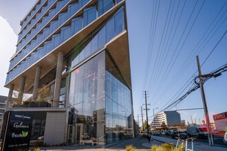 12101 W Olympic Blvd, Los Angeles, CA à louer Photo du bâtiment- Image 2 de 4