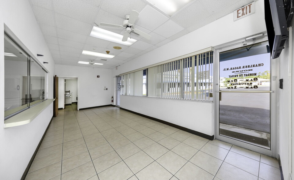 655 N Indiana Ave, Englewood, FL for sale - Building Photo - Image 3 of 118