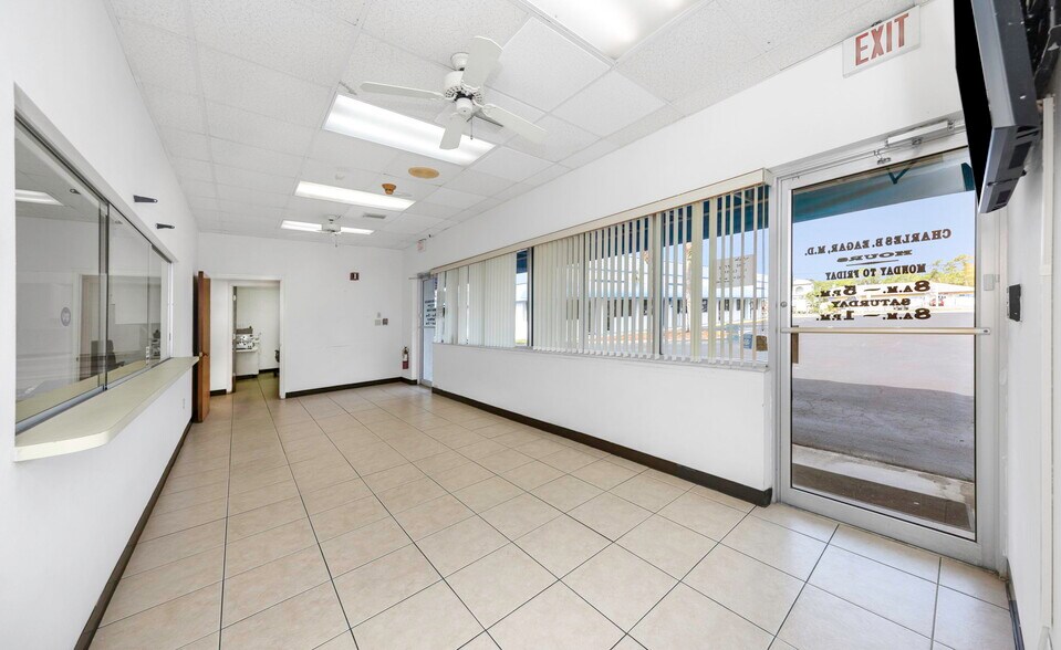 655 N Indiana Ave, Englewood, FL à vendre - Photo du bâtiment - Image 3 de 118