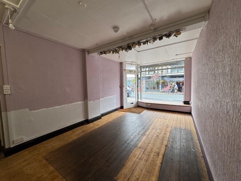 6 Main St, Grange Over Sands for lease - Interior Photo - Image 2 of 5