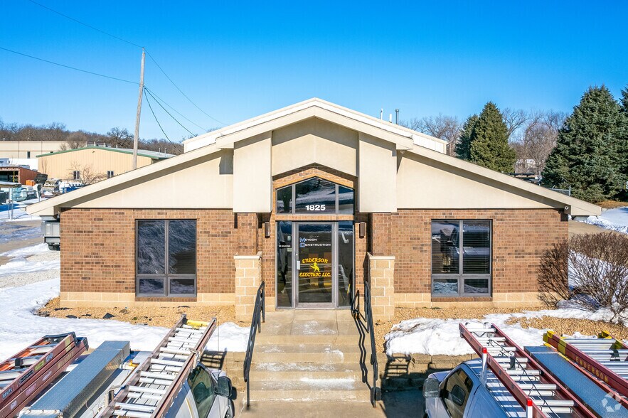 1825 Industrial Cir, West Des Moines, IA for lease - Building Photo - Image 2 of 6