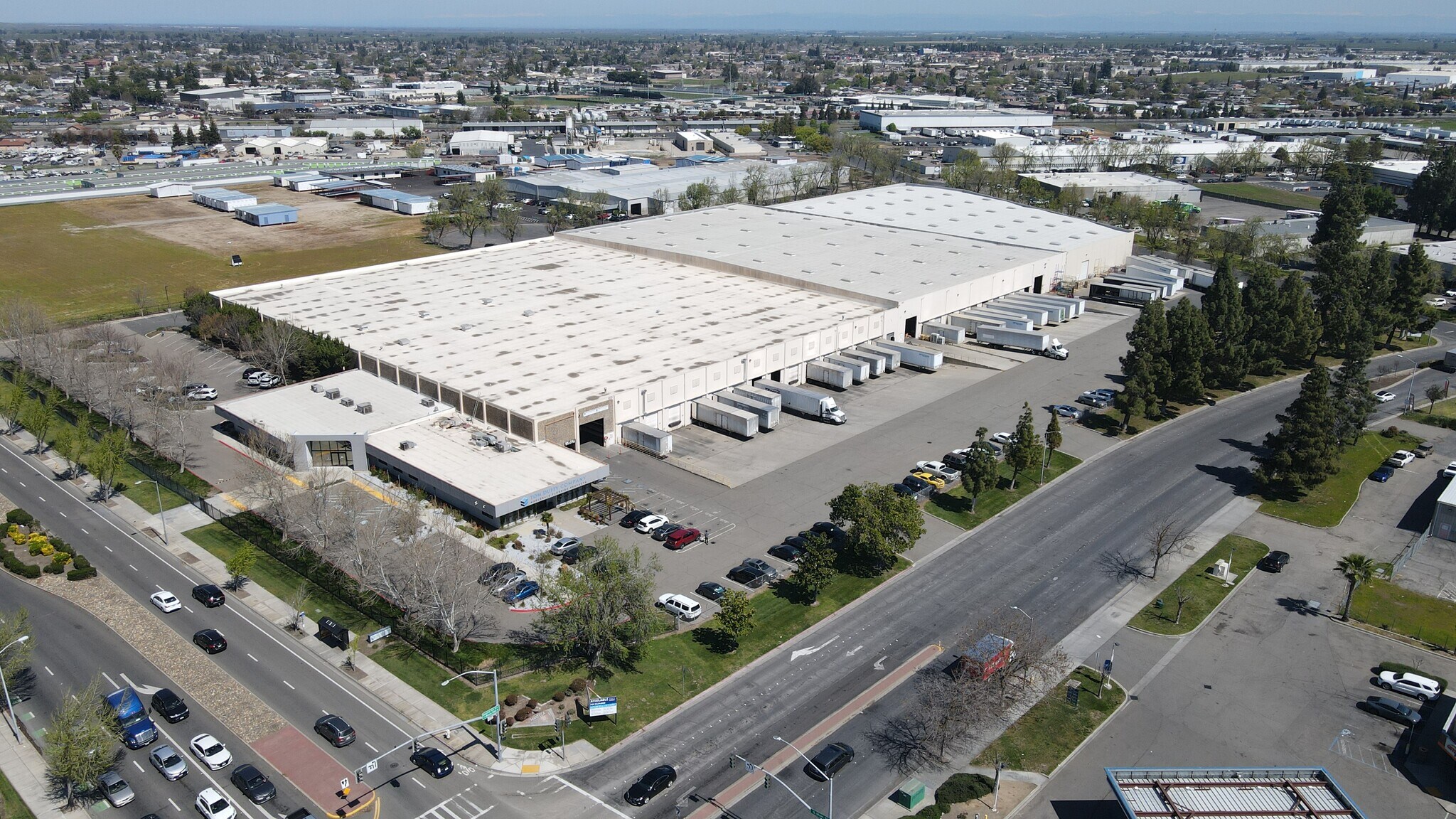 105 Industrial Park Dr, Manteca, CA à louer Photo du bâtiment- Image 1 de 2