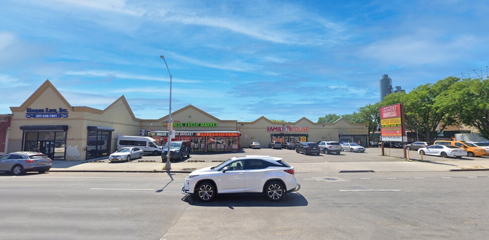 18220 Jamaica Ave, Hollis, NY à louer - Photo du bâtiment - Image 2 de 6