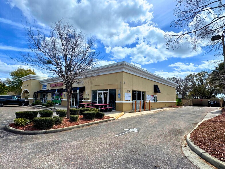 8528-8536 Ridge Rd, New Port Richey, FL à louer - Photo du bâtiment - Image 2 de 6