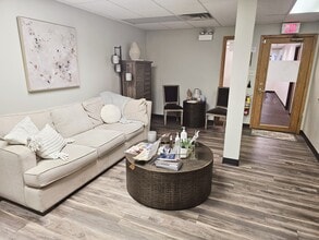 9031 W 151st St, Orland Park, IL for lease Interior Photo- Image 2 of 11