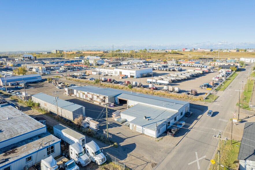 1603 38th Ave SE, Calgary, AB à louer - Aérien - Image 2 de 2