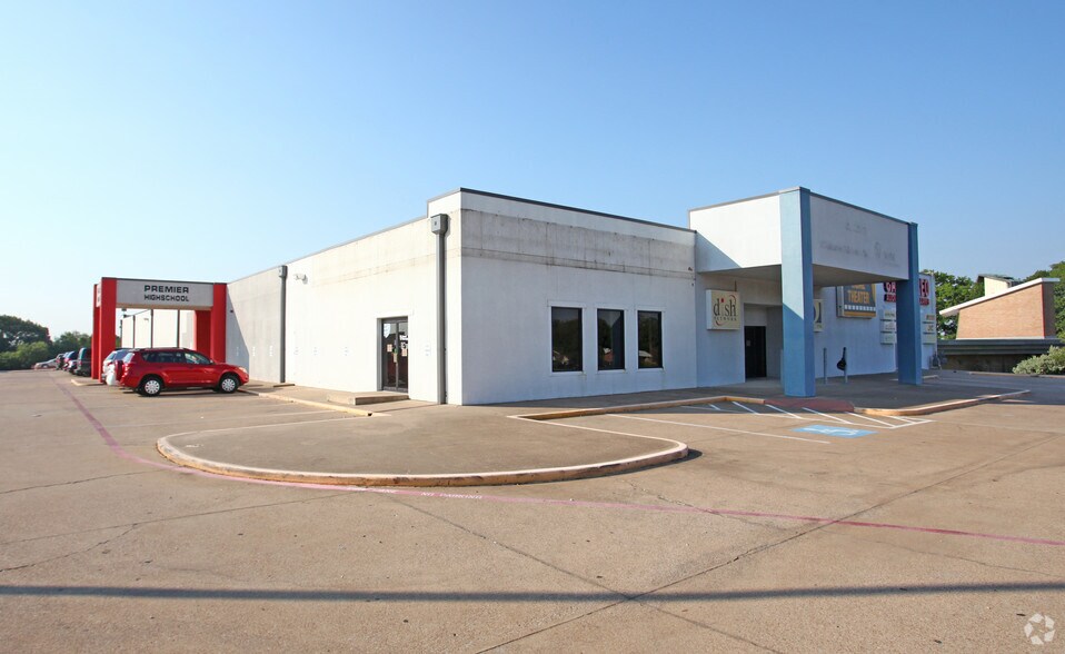 6411 Camp Bowie Blvd, Fort Worth, TX à louer - Photo du bâtiment - Image 2 de 10