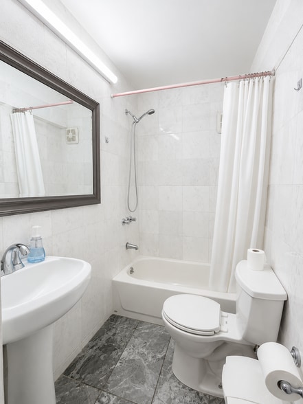 12215 25th Rd, Flushing, NY for sale - Building Photo - Image 3 of 3