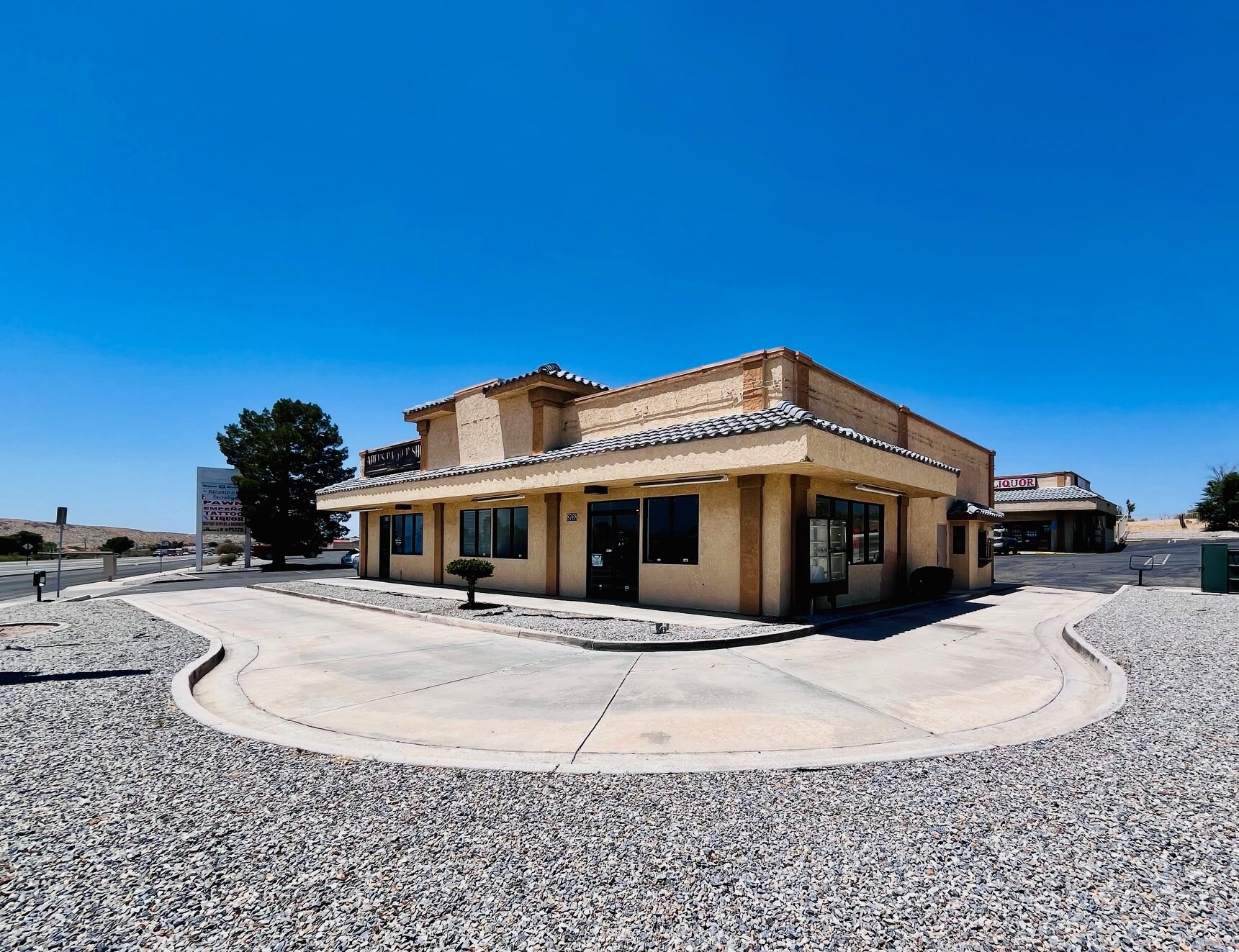 18768 Outer Hwy 18, Apple Valley, CA à louer Photo du bâtiment- Image 1 de 23