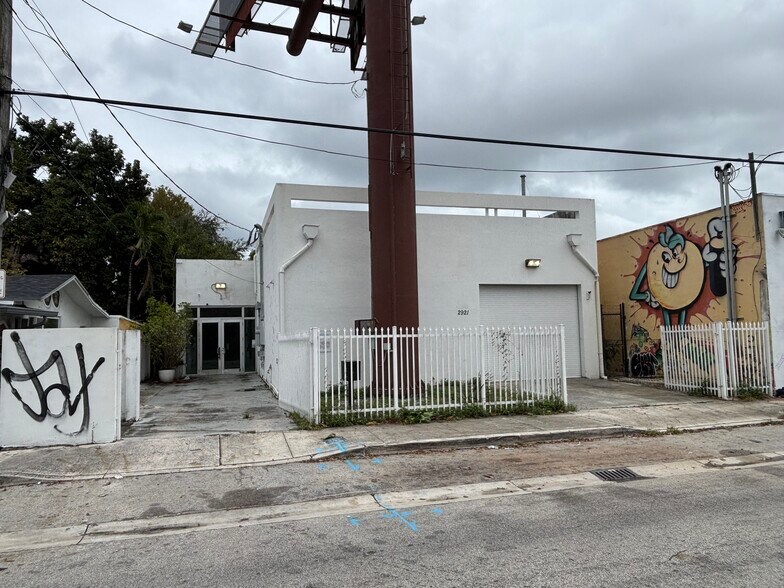 2921 NW 6th Ave, Miami, FL à louer - Photo du bâtiment - Image 3 de 12