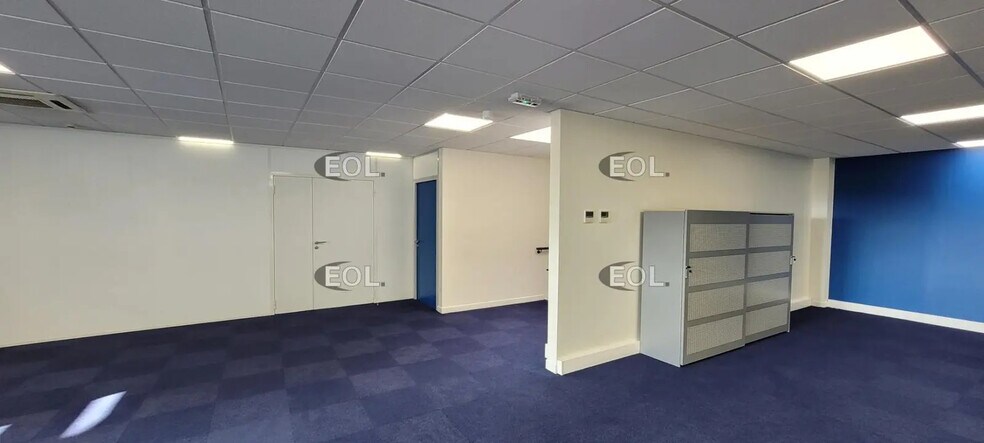 Industrial in Pusignan for lease - Interior Photo - Image 3 of 3