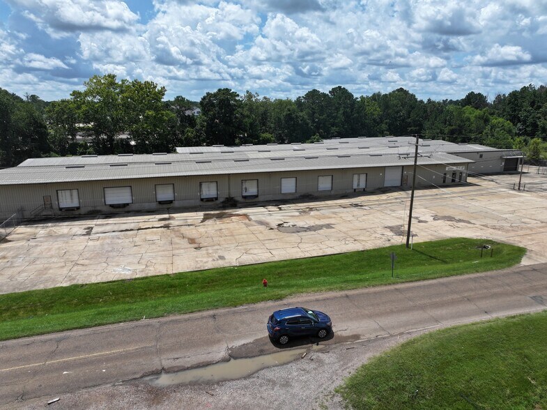 5650 Terry Rd, Byram, MS à louer - Photo du bâtiment - Image 3 de 5