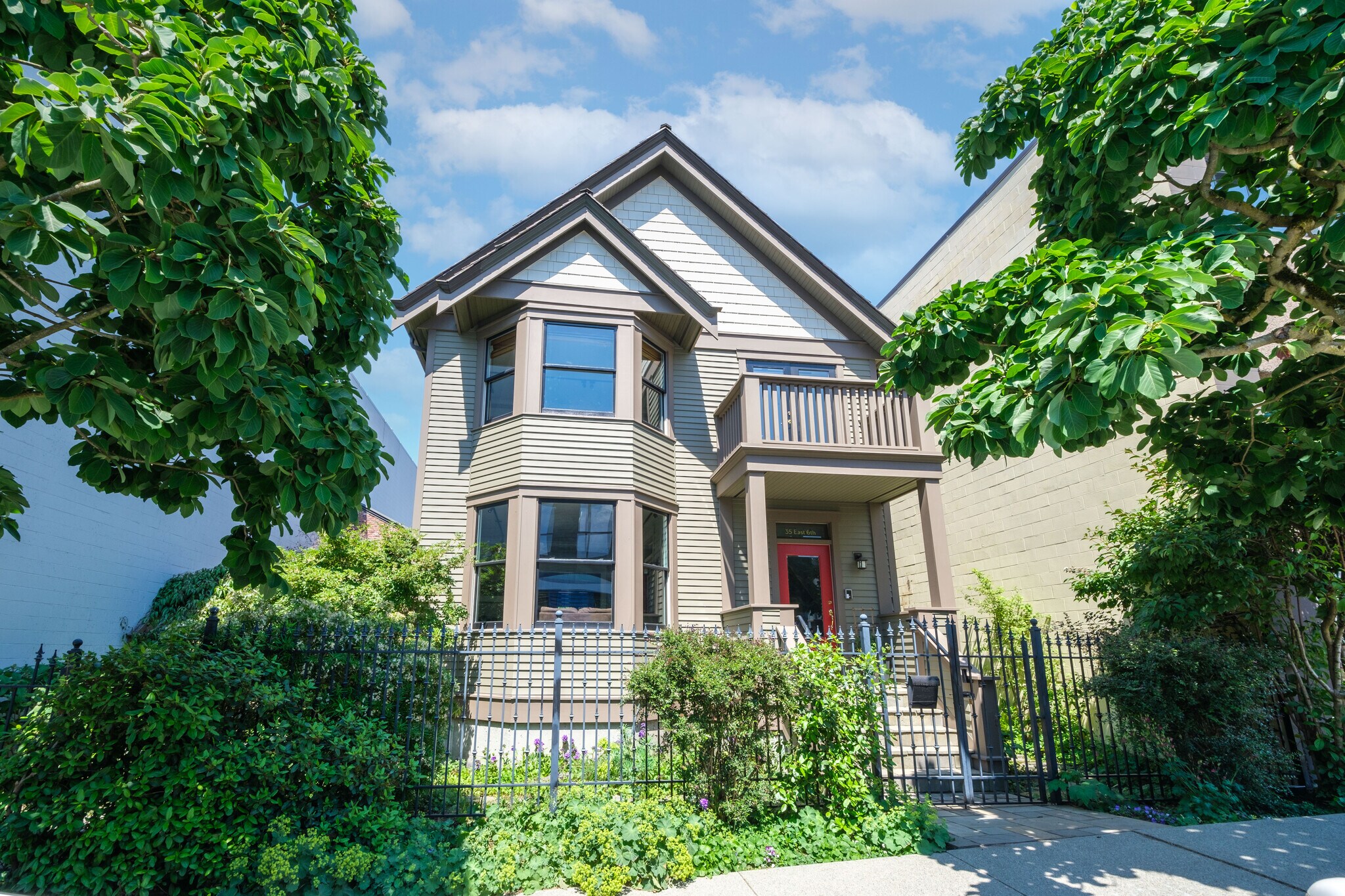 33 6th Av E, Vancouver, BC for sale Primary Photo- Image 1 of 1