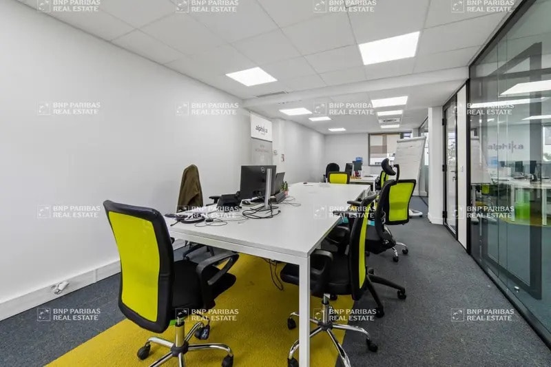 Office in Boulogne-Billancourt for lease - Interior Photo - Image 2 of 11