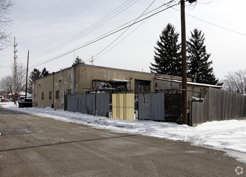 2615 Harrisburg Ave NE, Canton, OH for sale - Building Photo - Image 2 of 14