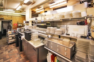 1420 W Jackson St, Macomb, IL for sale Interior Photo- Image 2 of 8