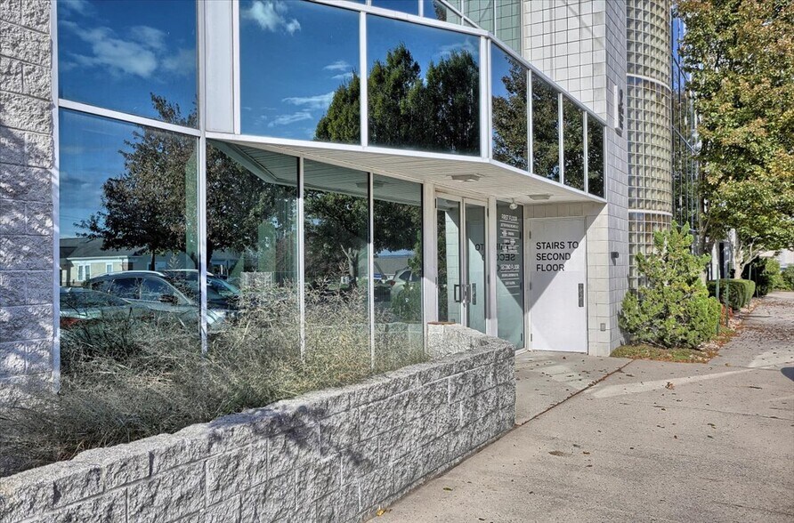 2 Market Plaza Way, Mechanicsburg, PA à louer - Photo du bâtiment - Image 2 de 4