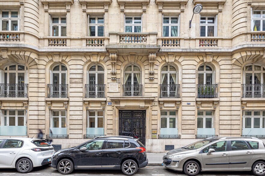 11 Rue De Madrid, Paris à vendre - Photo du bâtiment - Image 3 de 15