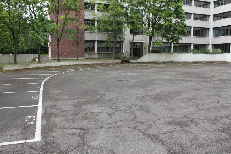 1 Rue Jean Pierre Timbaud, Montigny-le-Bretonneux à louer - Photo du bâtiment - Image 2 de 9