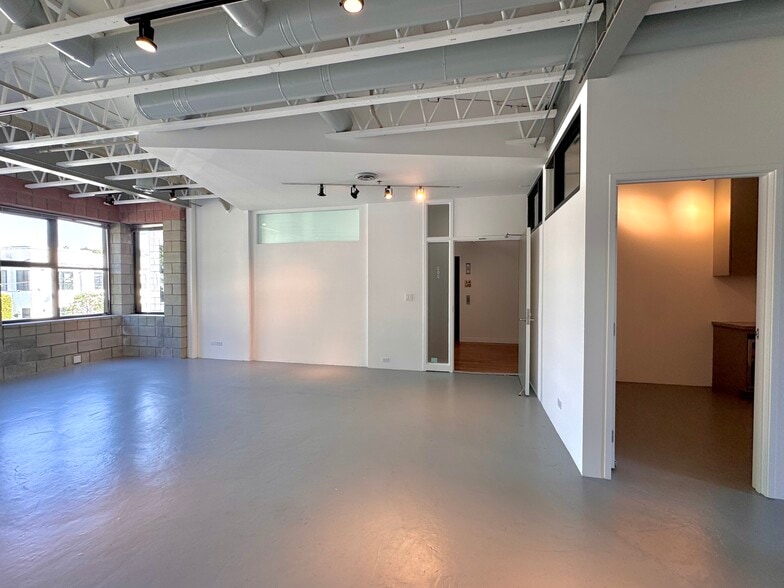 2110 Main St, Santa Monica, CA à louer - Photo du bâtiment - Image 3 de 11