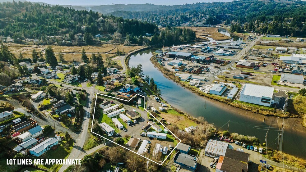 93531 Coal Bank Ln, Coos Bay, OR à vendre - Photo du bâtiment - Image 3 de 38