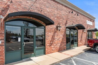 1001 SE 28th St, Bentonville, AR for lease Interior Photo- Image 2 of 13