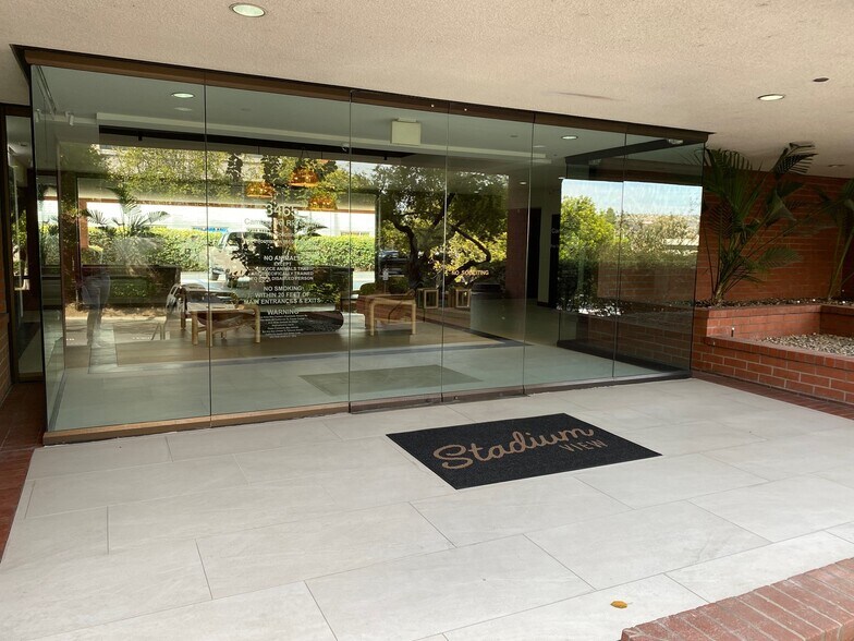 3465 Camino del Rio S, San Diego, CA à louer - Photo du bâtiment - Image 2 de 19