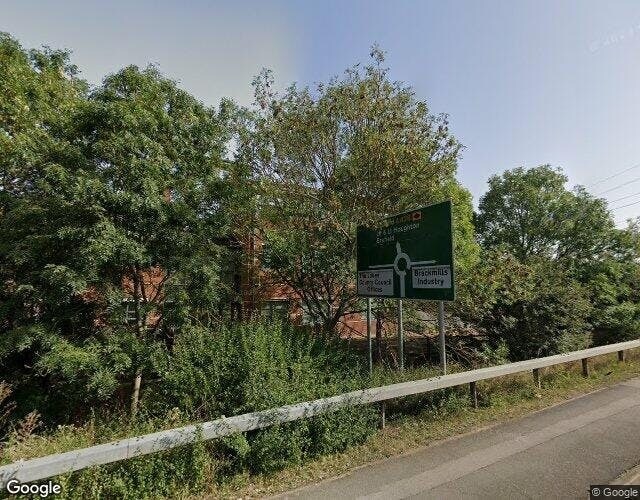 3 The Lakes, Northampton à louer - Photo du bâtiment - Image 3 de 3