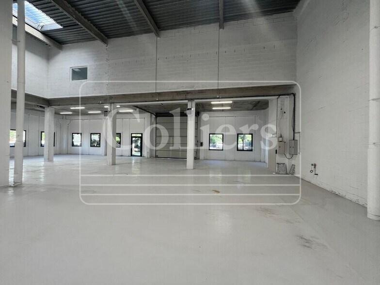 Flex in Vitrolles for lease - Interior Photo - Image 3 of 9