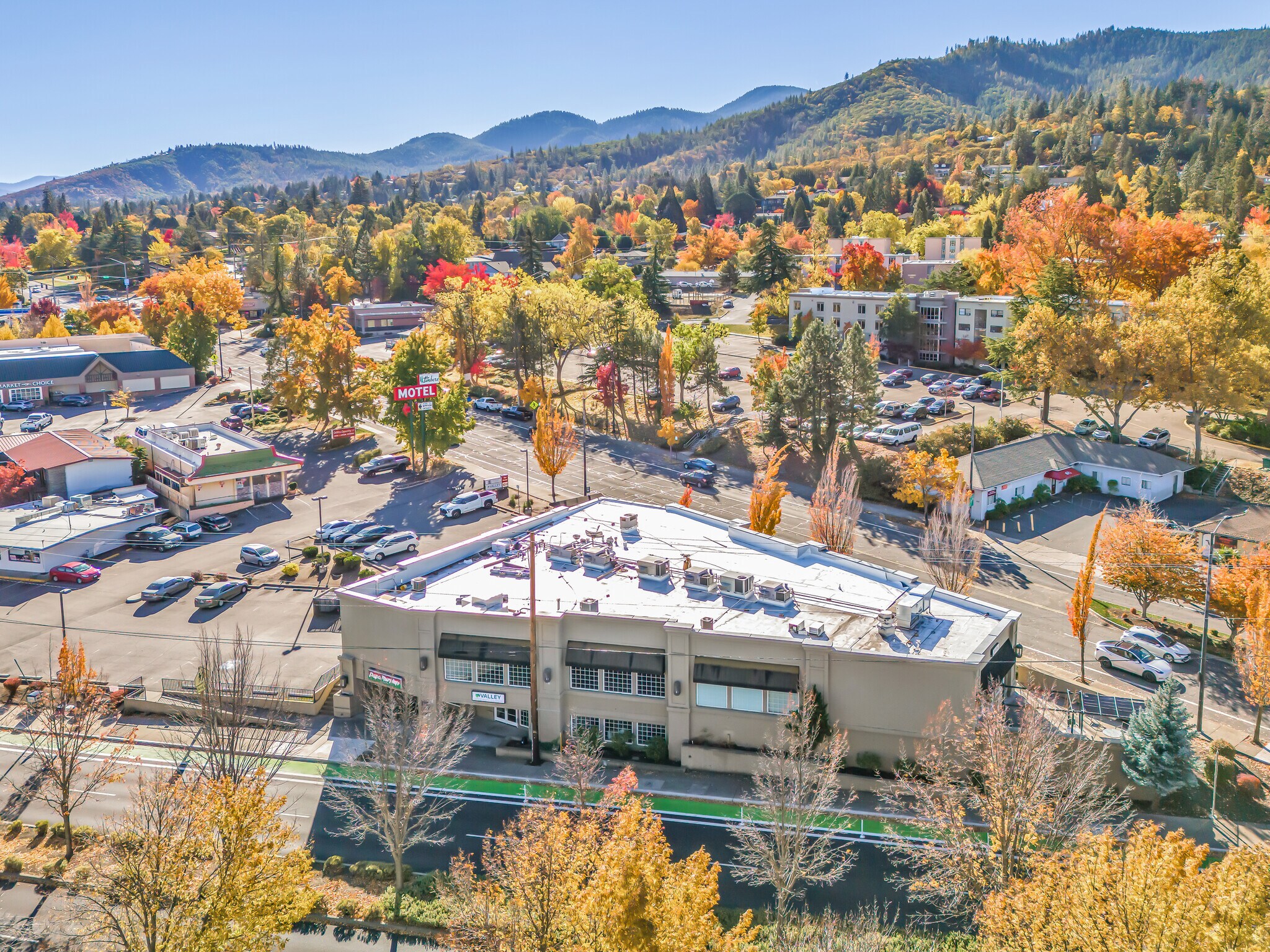 1401 Siskiyou Blvd, Ashland, OR à louer Photo du bâtiment- Image 1 de 11