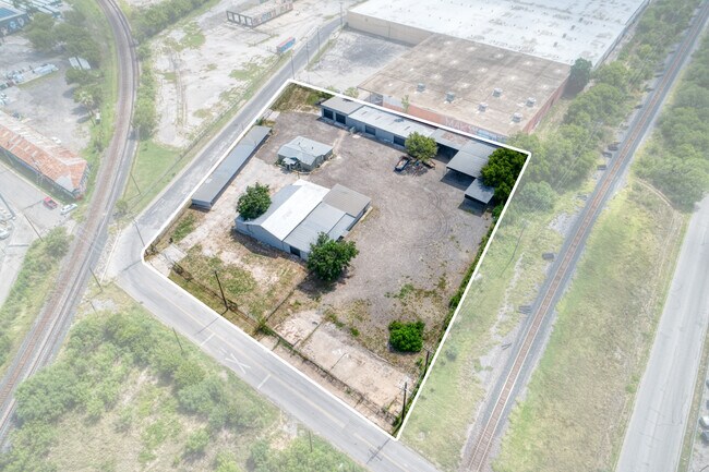 Plus de détails pour 1402 Hoefgen Ave, San Antonio, TX - Industriel à louer