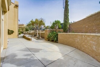 3400 Piazza De Oro Way, Oceanside, CA à louer Photo du bâtiment- Image 2 de 12