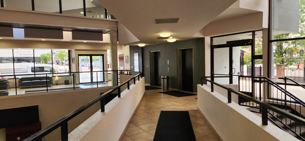 200 N Washington Sq, Lansing, MI for lease - Building Photo - Image 2 of 6