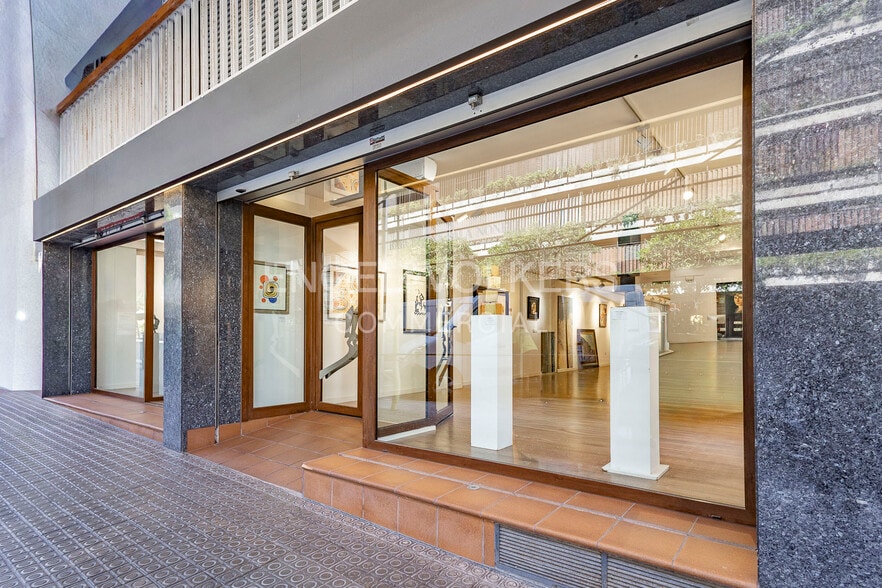 Immeuble residentiel dans Barcelone, Barcelona à vendre - Photo intérieure - Image 1 de 1