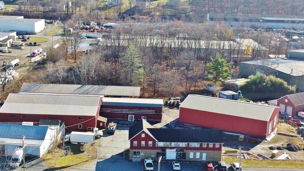 24 Sands Station Rd, Middletown, NY à vendre - Photo du bâtiment - Image 2 de 20