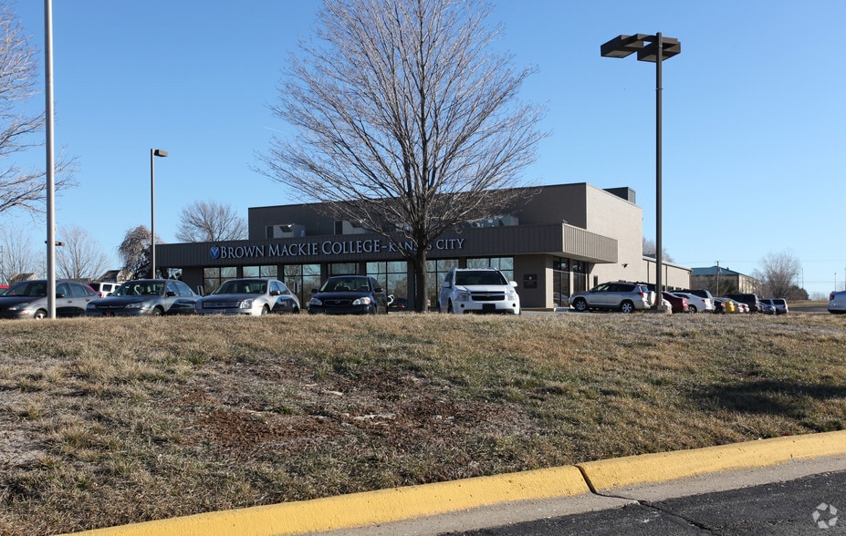 9705 Lenexa Dr, Lenexa, KS for sale - Building Photo - Image 2 of 9