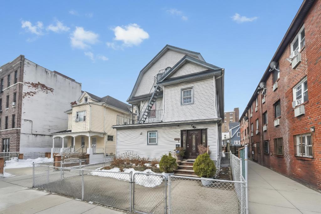 9008 171st St, Jamaica, NY à vendre Photo principale- Image 1 de 6