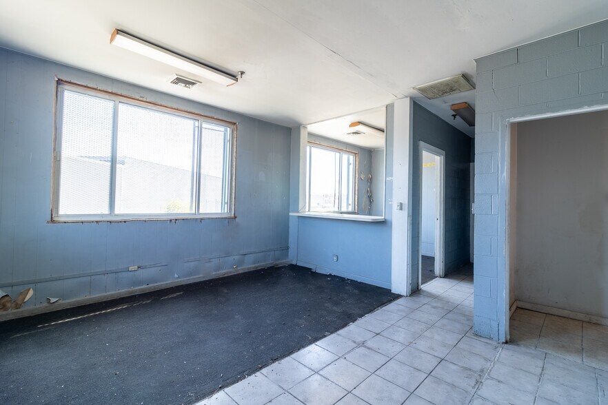 487 Allens, Providence, RI à louer - Photo du bâtiment - Image 2 de 49