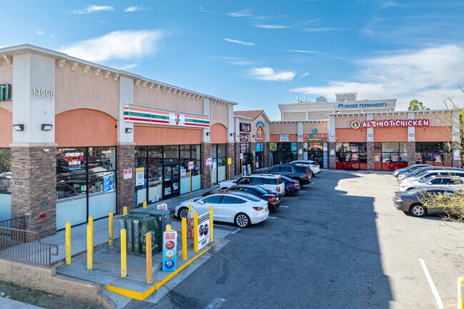 Plus de détails pour 13606 Roscoe Blvd, Panorama City, CA - Bureau/Commerce de détail à louer