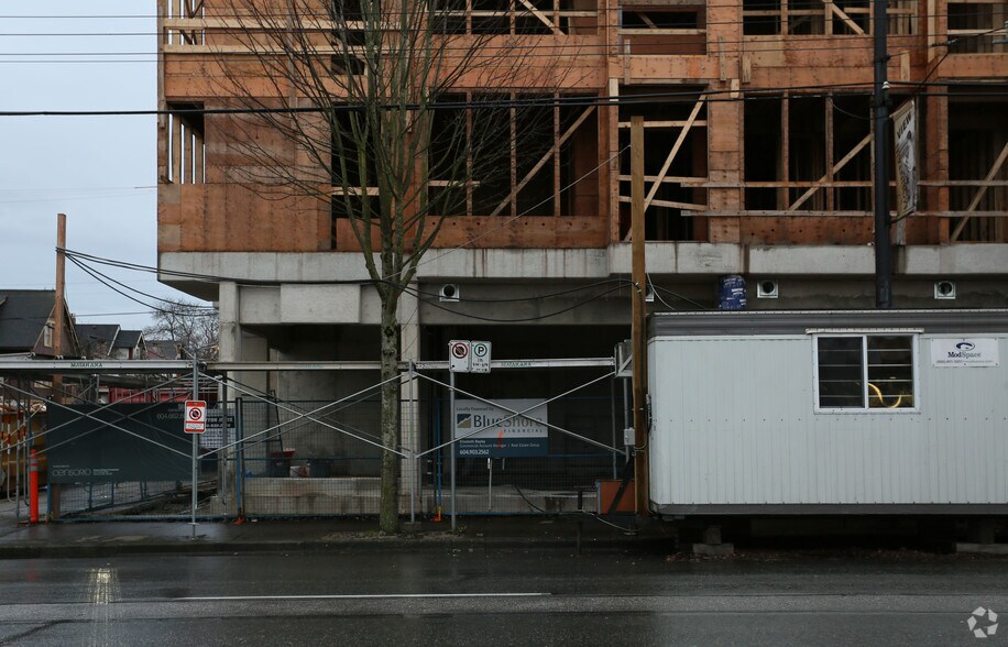 708 E 26th Ave, Vancouver, BC à vendre - Photo du bâtiment - Image 2 de 18